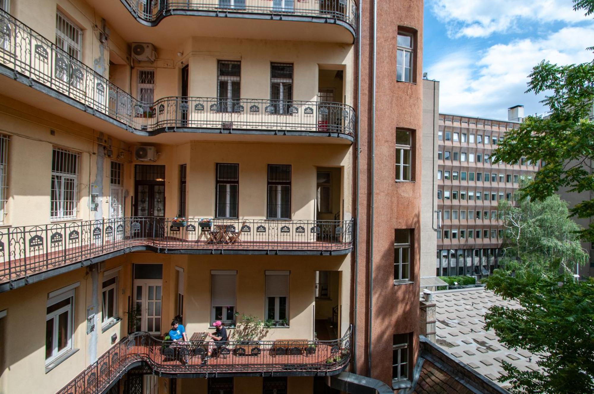 Spacious Family Suite Along River Side, In The Heart Of Buda Budapeste Exterior foto