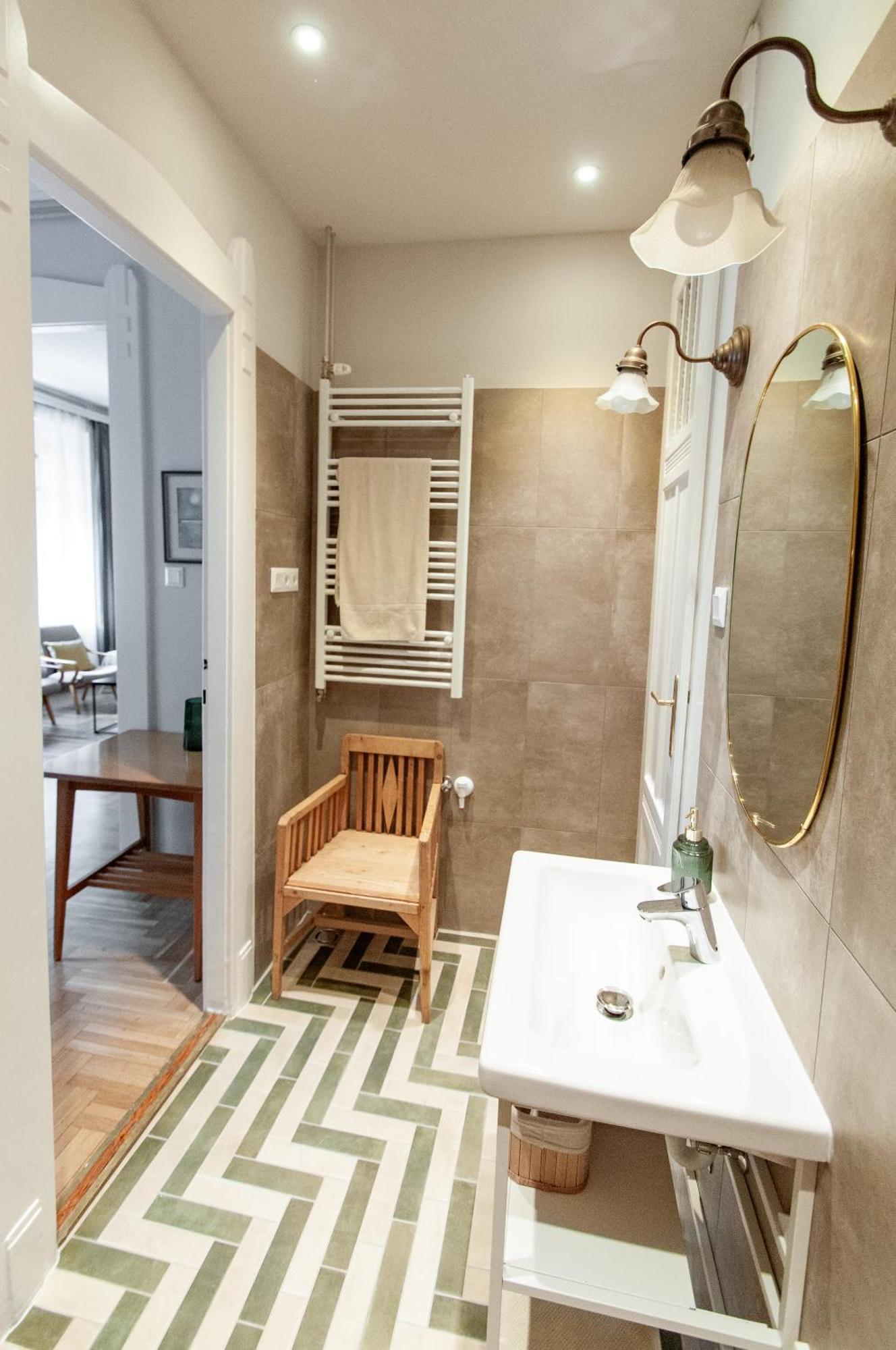 Spacious Family Suite Along River Side, In The Heart Of Buda Budapeste Exterior foto