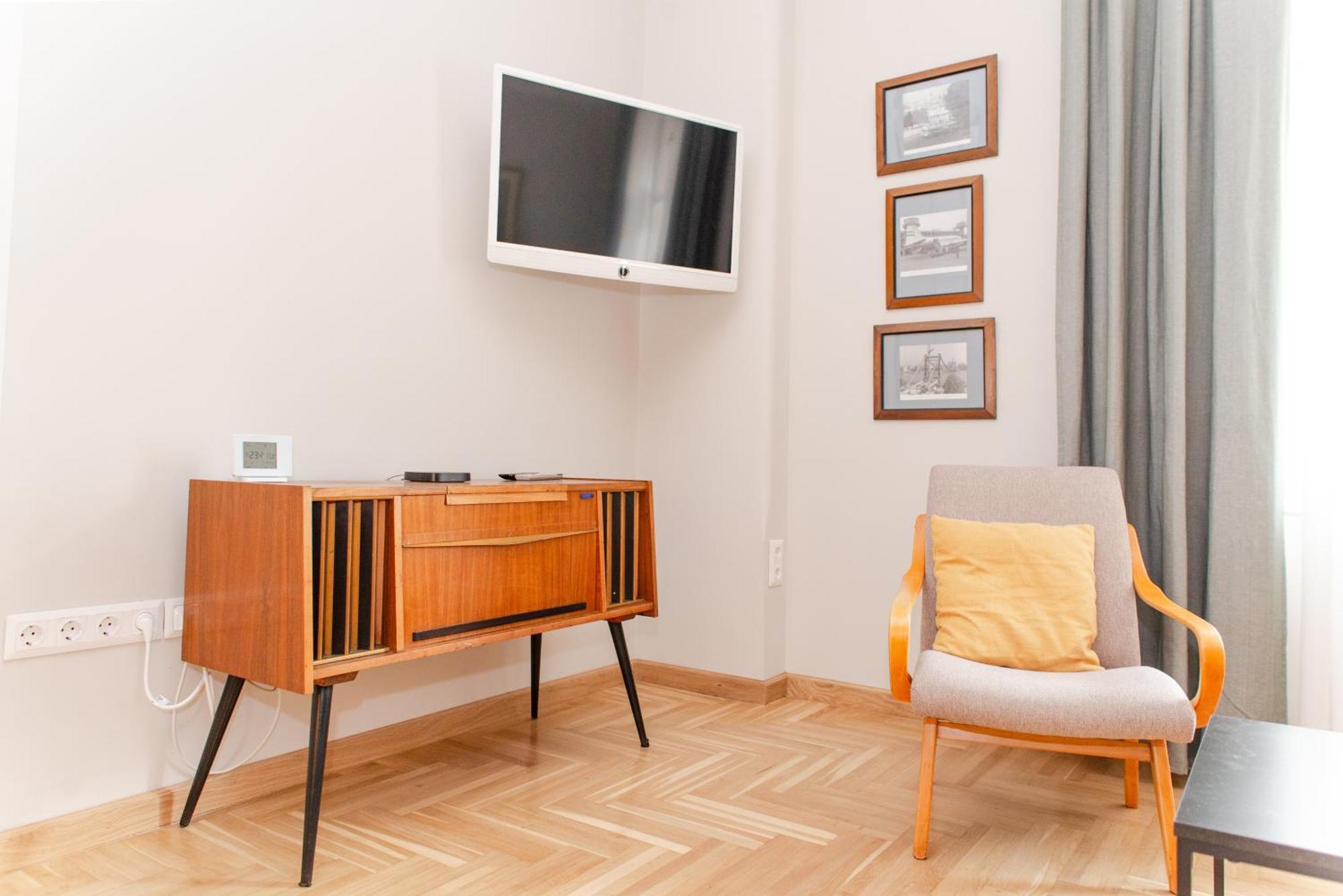 Spacious Family Suite Along River Side, In The Heart Of Buda Budapeste Exterior foto