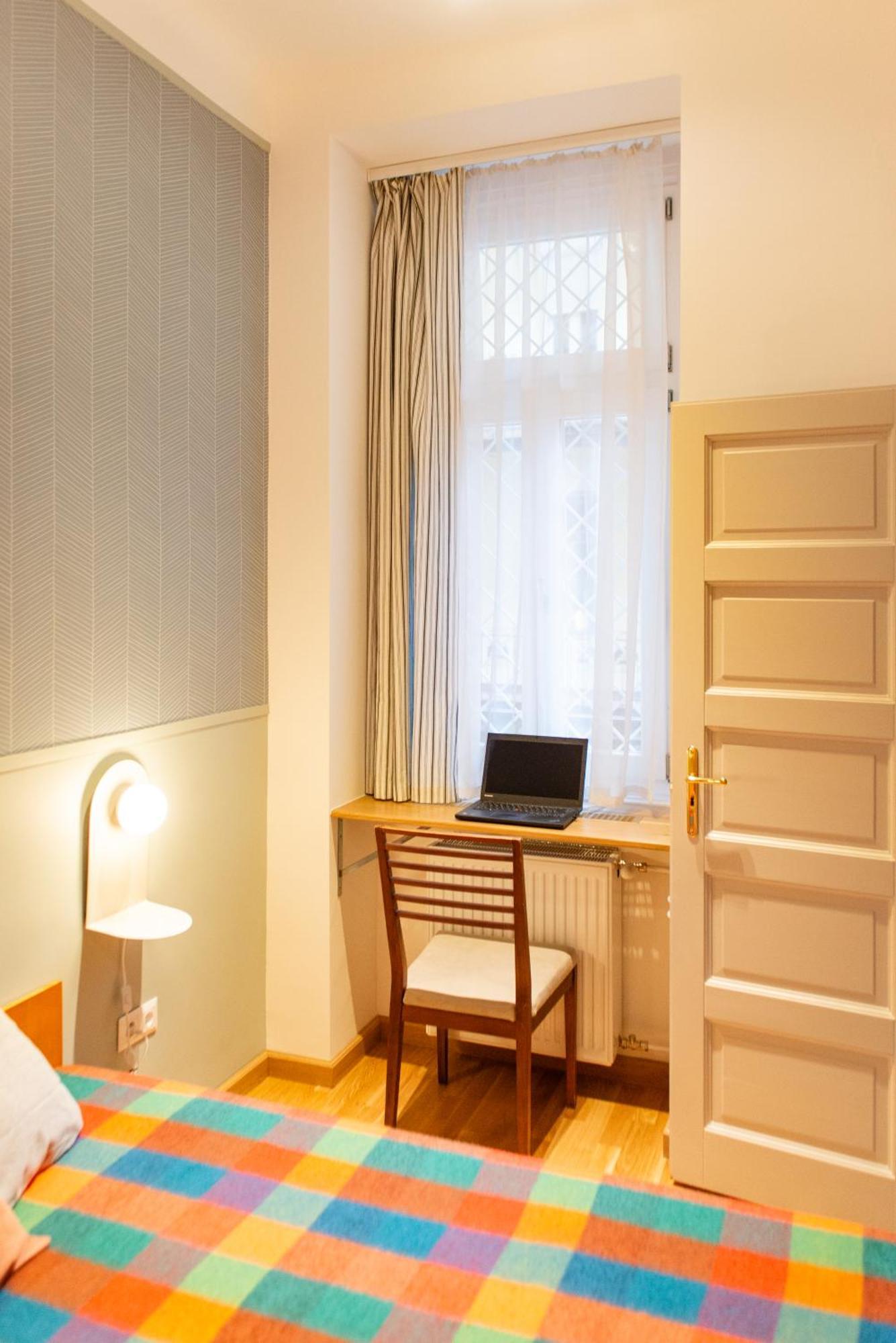 Spacious Family Suite Along River Side, In The Heart Of Buda Budapeste Exterior foto