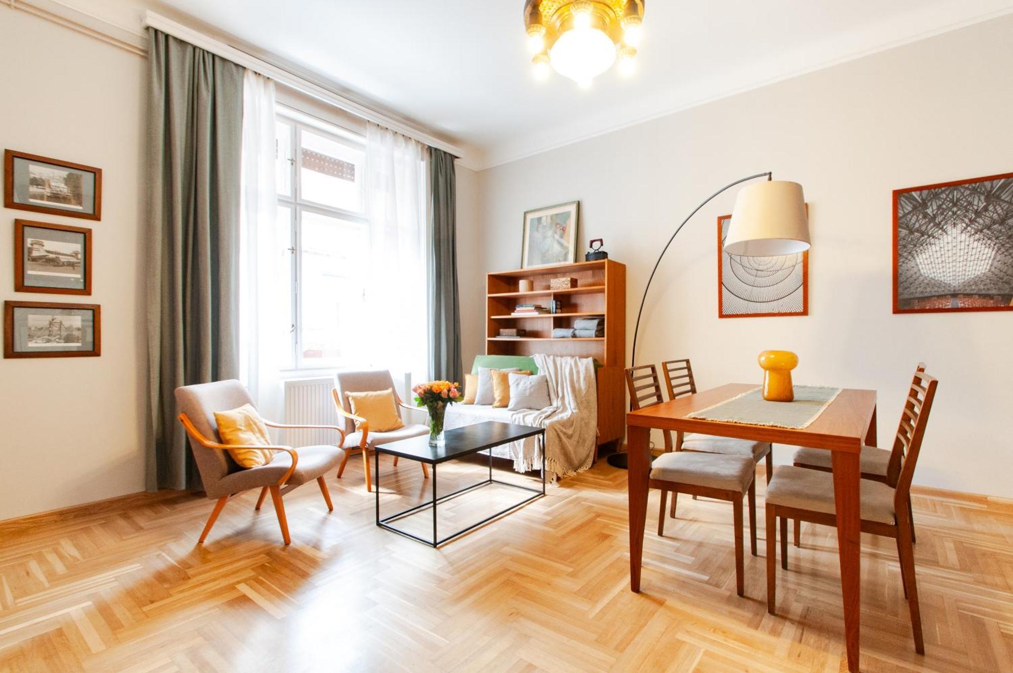 Spacious Family Suite Along River Side, In The Heart Of Buda Budapeste Exterior foto