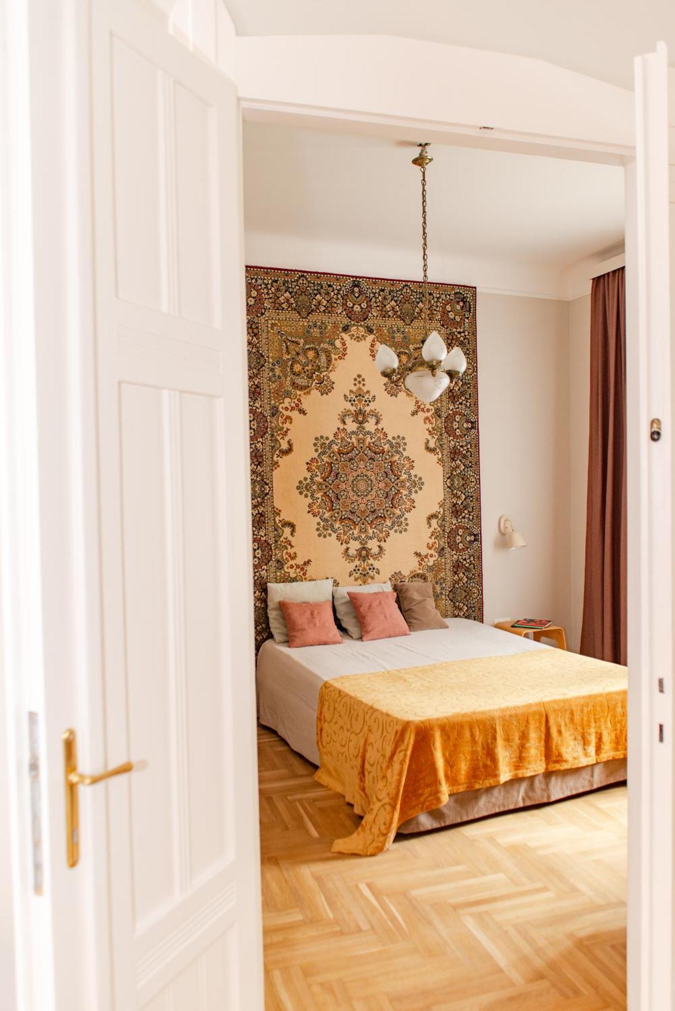 Spacious Family Suite Along River Side, In The Heart Of Buda Budapeste Exterior foto